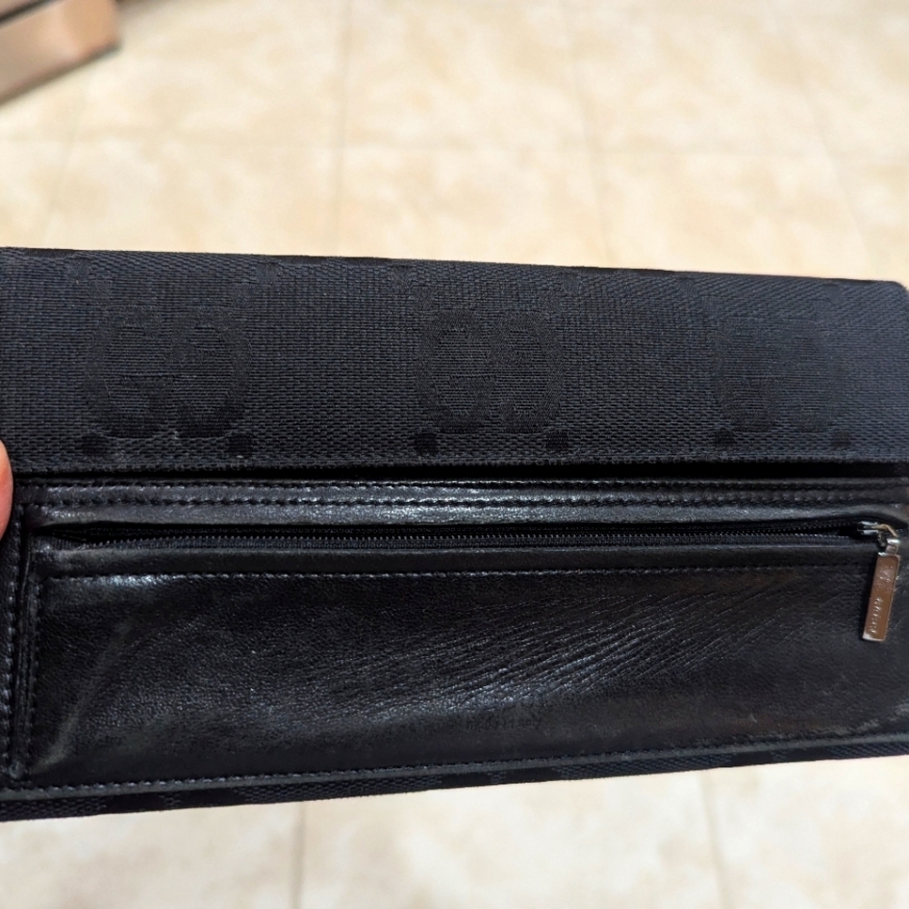 Gucci Black wallet with box